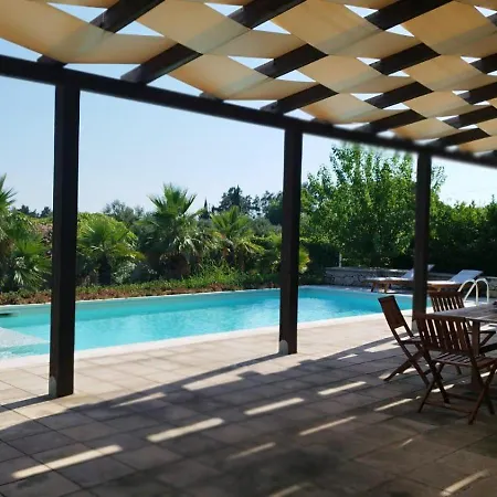 Leonida Villa